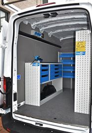 11_Transit s pracovným pultom a vybavením Syncro Ultra